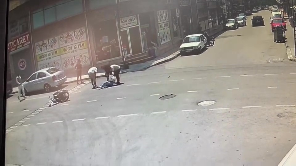 Çarpmayayım derken kaza yaptı: O anlar kamerada