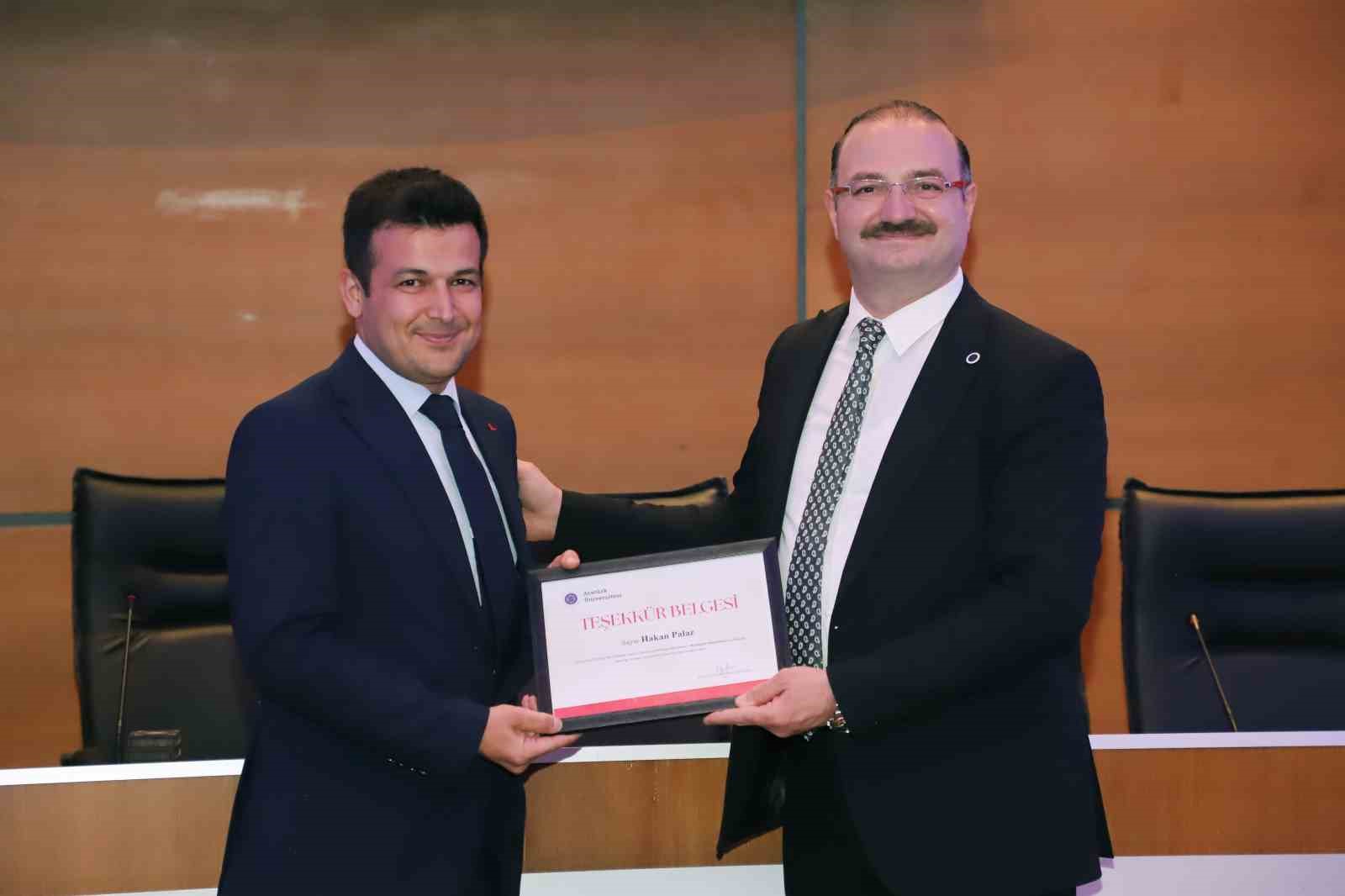 Matematik olimpiyatlarında başarılı &ouml;ğrenciler &ouml;d&uuml;llendirildi
