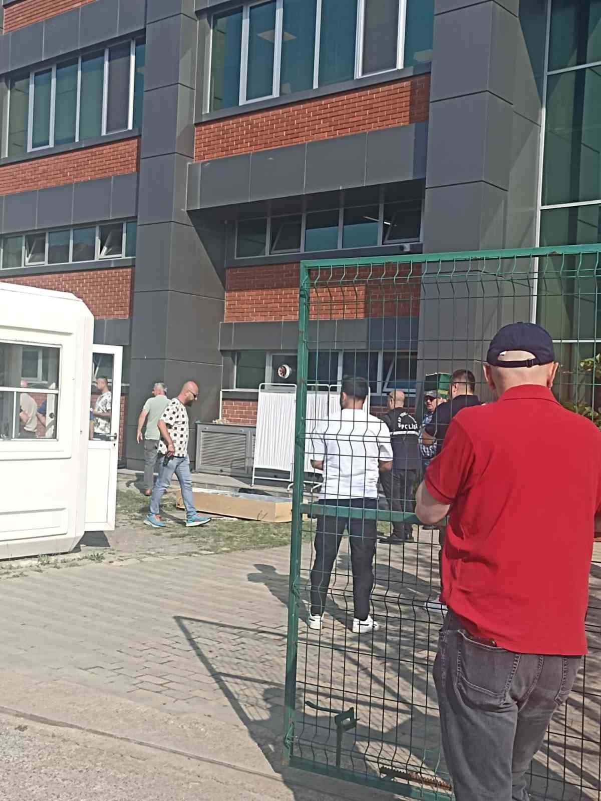 Bek&ccedil;i kul&uuml;besinde &ouml;l&uuml; bulundu
