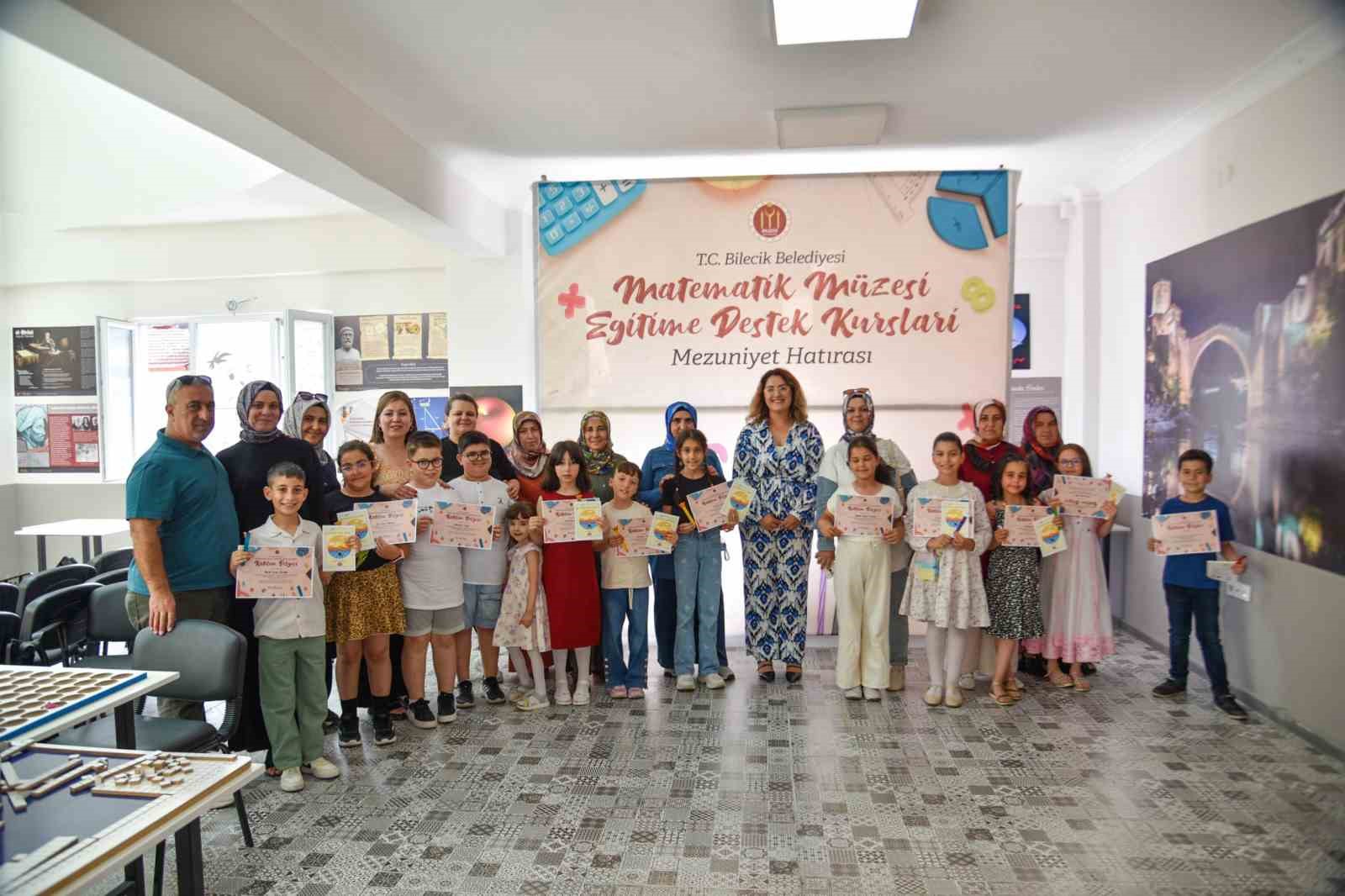 Bilecik Belediyesi’nin eğitime destek kurslarında 200 öğrenci sertifika aldı