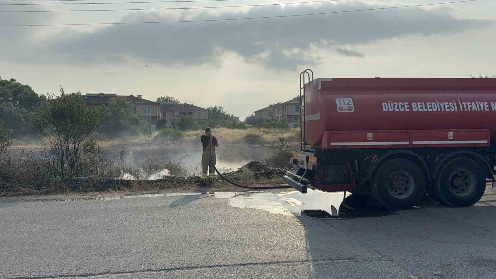 Elektrik tellerine kuş &ccedil;arpınca yangın &ccedil;ıktı
