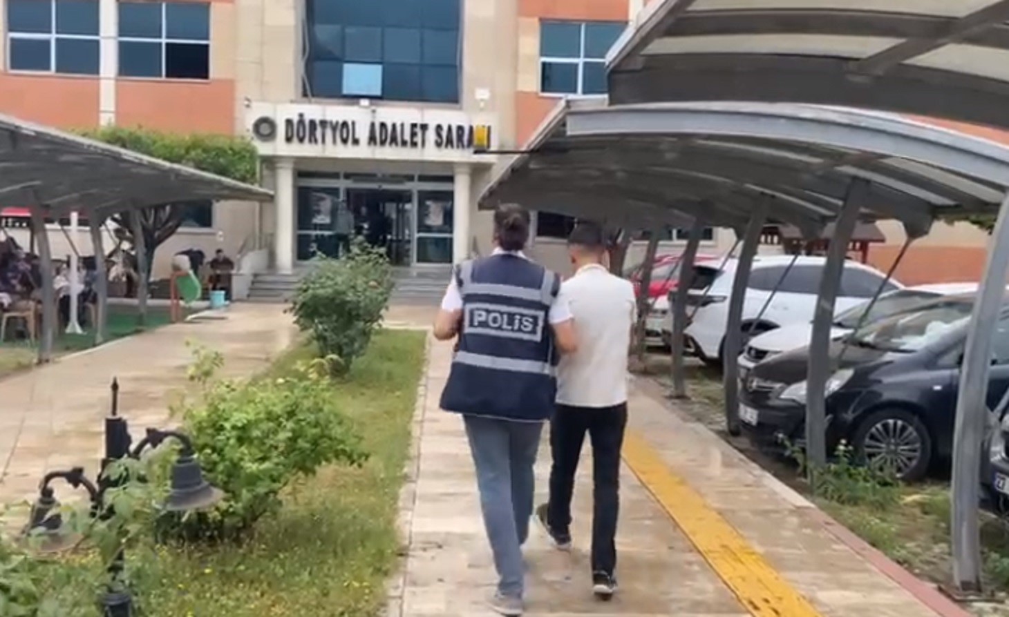 D&ouml;rtyol&rsquo;da hapis cezasıyla aranan 2 kişi yakalandı
