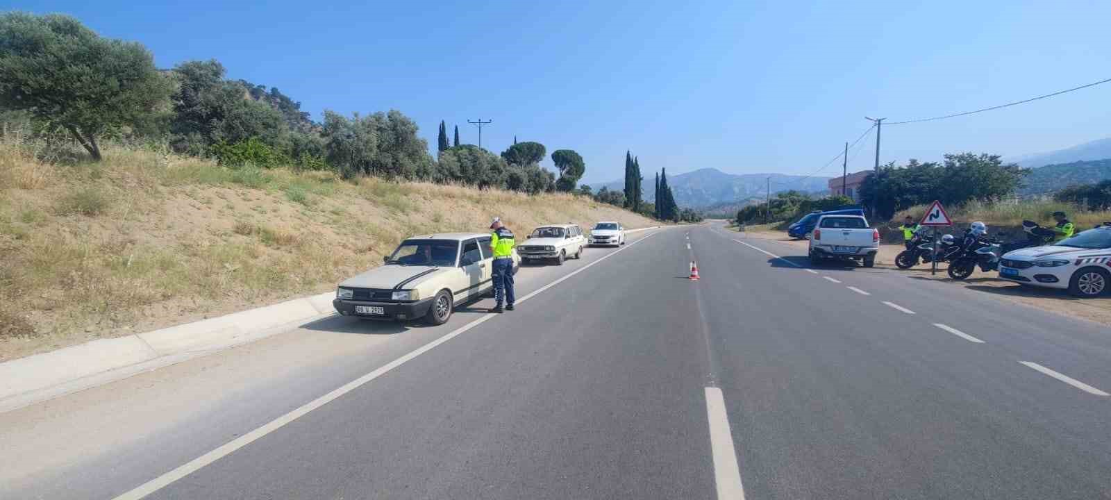 Kurallara uymayan 33 sürücü cezadan kaçamadı