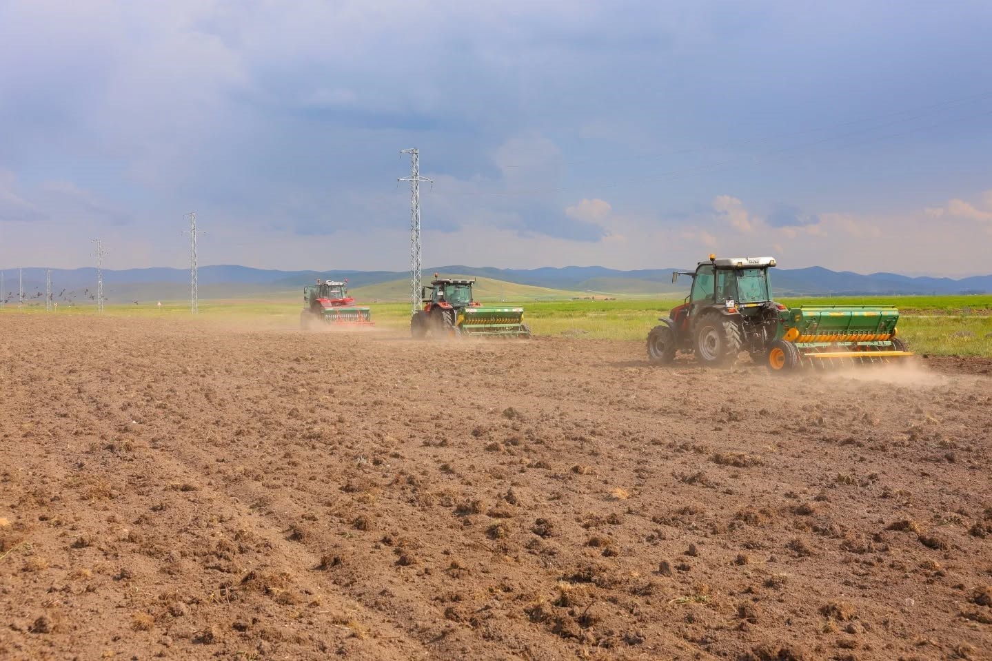 Bayburt’ta 300 dekar mera alanında ekim ve gübreleme çalışması yapıldı