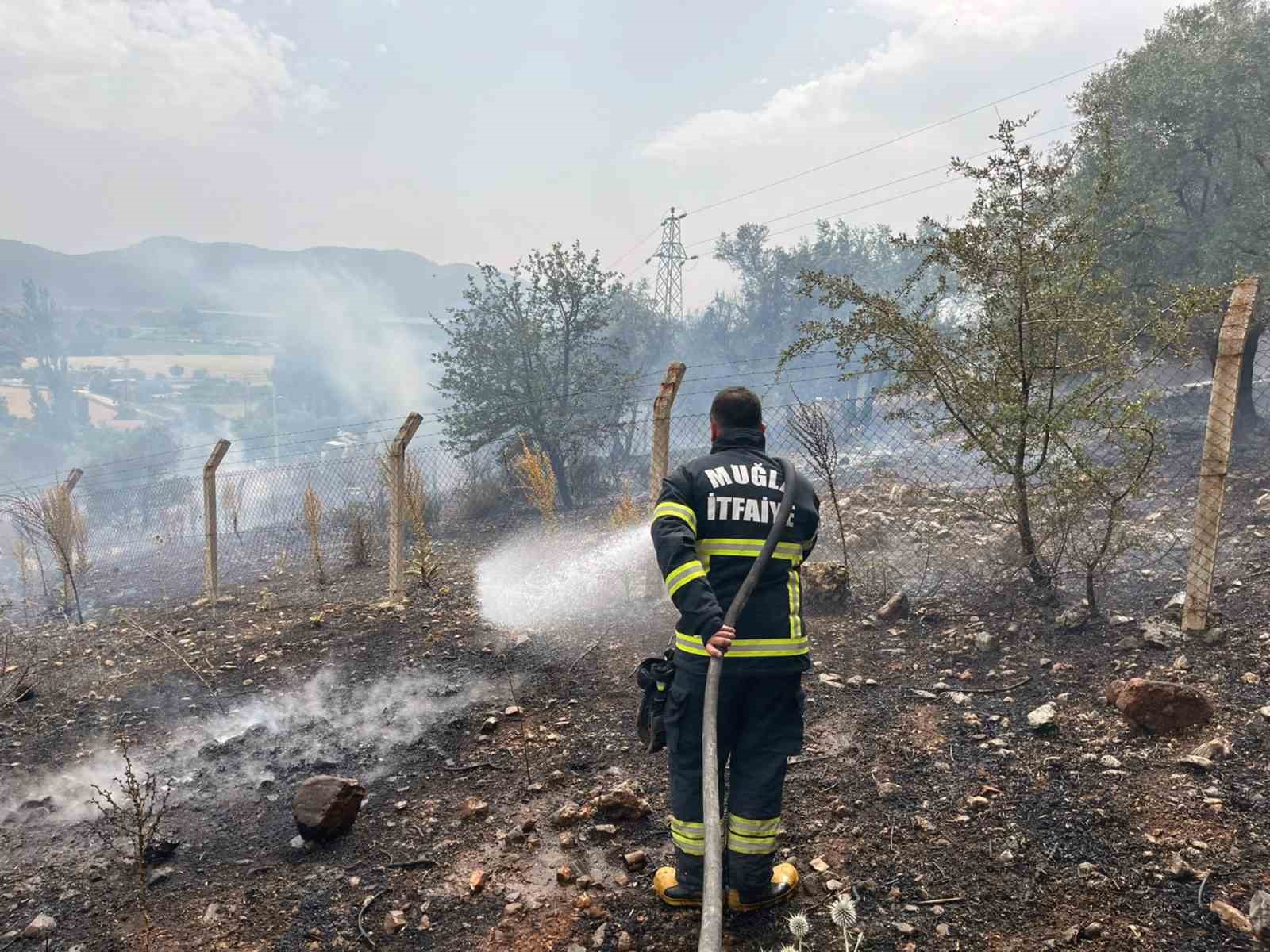 Büyükşehir itfaiye ekipleri 6 ayda 380 anız yangınına müdahale etti

