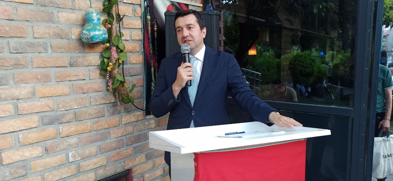 Devrek Kaymakamı veda yemeğinde g&ouml;z yaşlarına hakim olamadı
