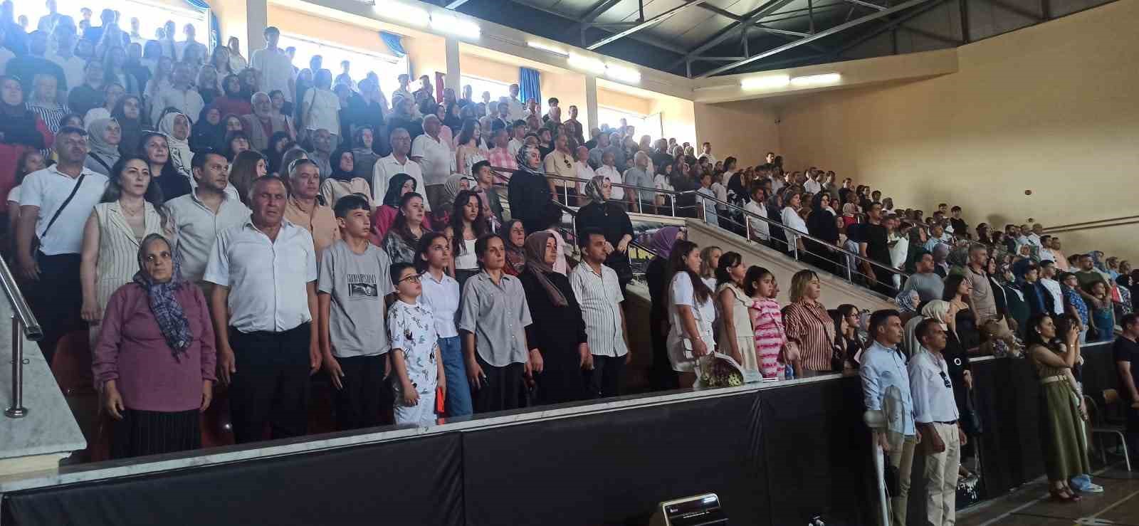 Devrek Hamidiye Anadolu lisesinden mezuniyet t&ouml;reni
