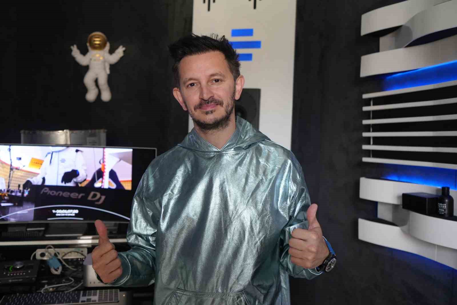 Türk DJ 55 bin fit’te müzik yaptı, Guinness Dünya Rekoru geldi