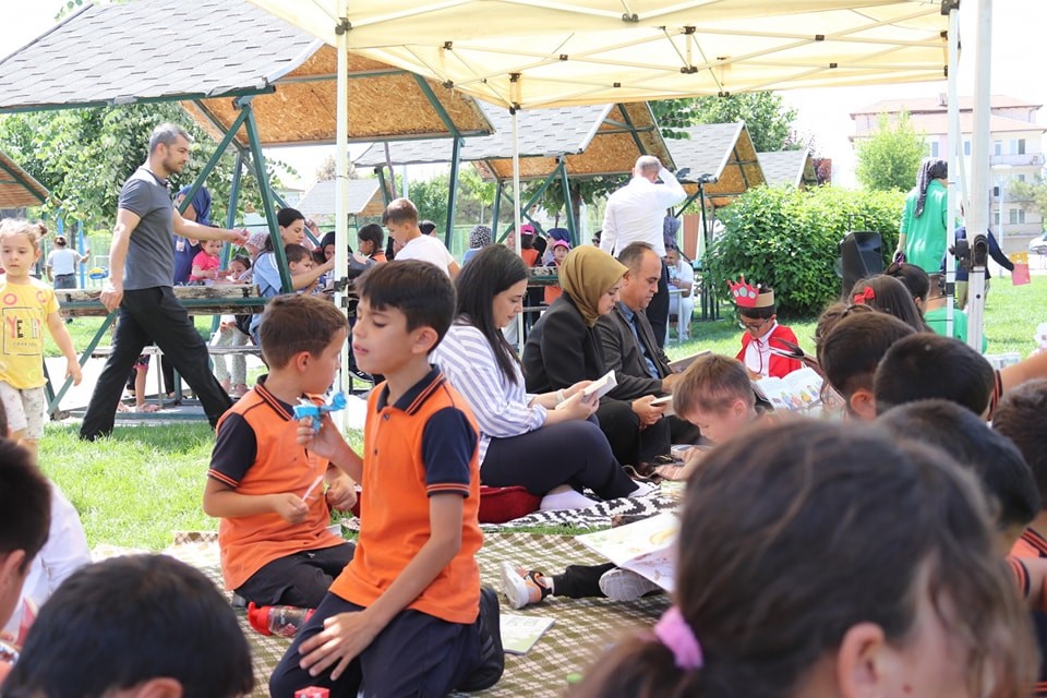 Kaymakam Bayguş, Dazkırı’da Kitap Okuma etkinliğine katıldı