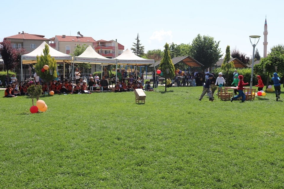 Kaymakam Bayguş, Dazkırı&rsquo;da Kitap Okuma etkinliğine katıldı
