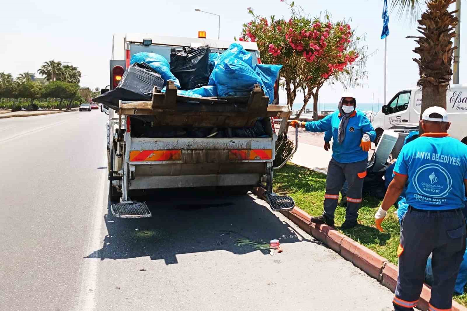 Bayramda tatilciler Alanya’ya 5 bin ton atık bıraktı
