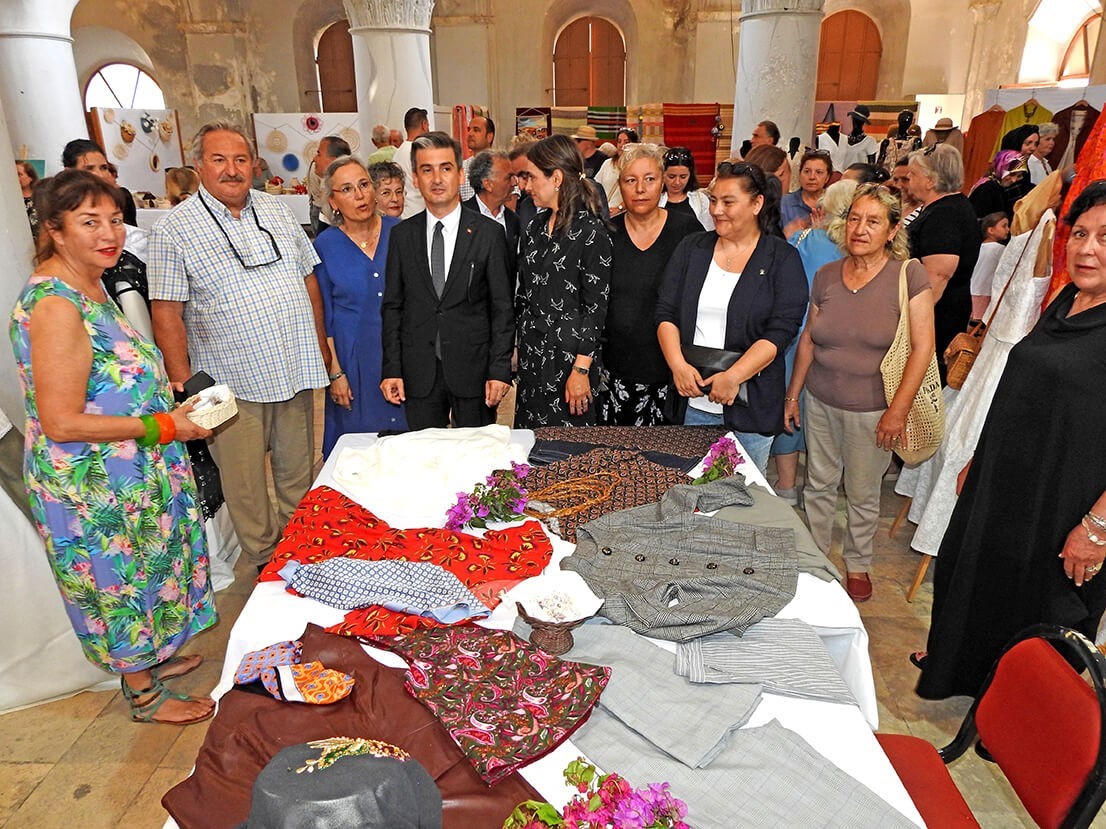 Çeşme Halk Eğitim Merkezi’nden yıl sonu sergisi