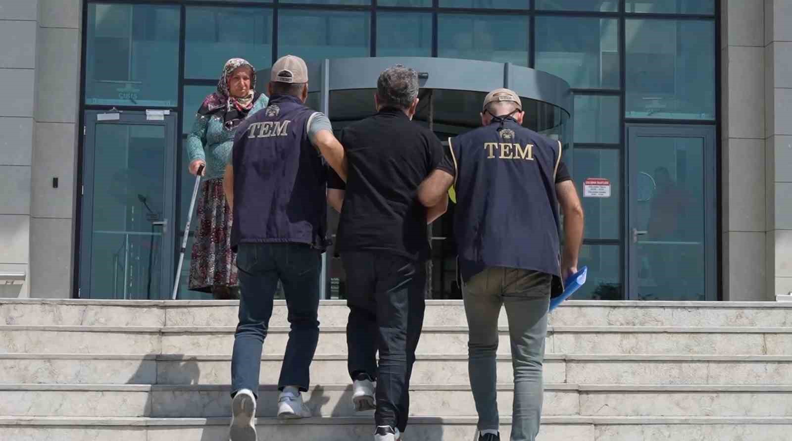 FET&Ouml; firarisi meslekten ihra&ccedil; emniyet m&uuml;d&uuml;r&uuml;, Kırıkkale&rsquo;de yakalandı

