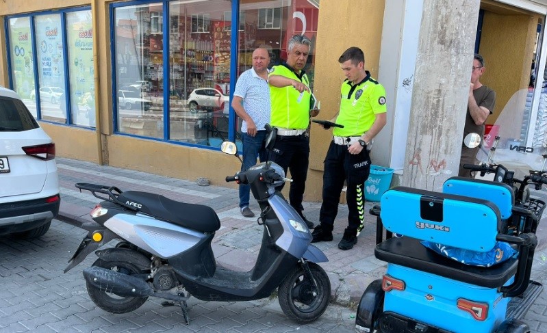 Tavşanlı’da motosikletler çarpıştı, 1 yaralı