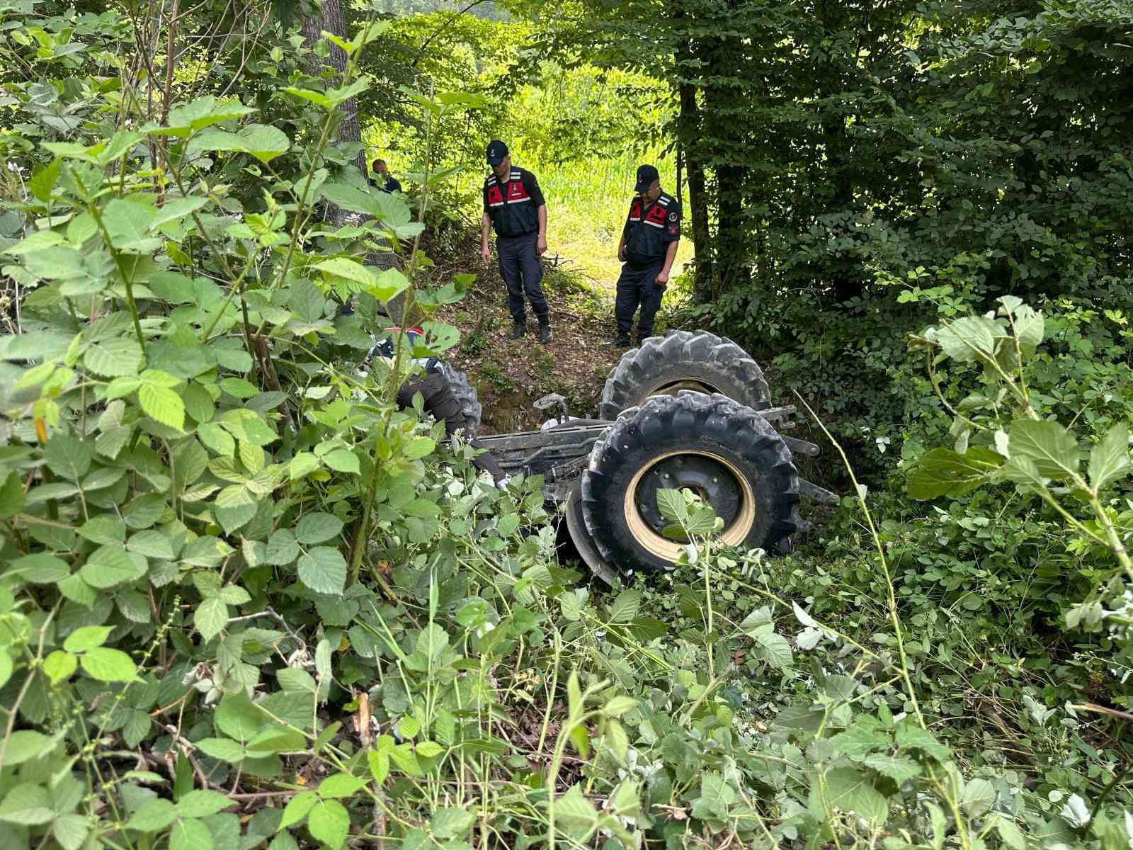 Devrilen trakt&ouml;r&uuml;n altında kalan kadın hayatını kaybetti
