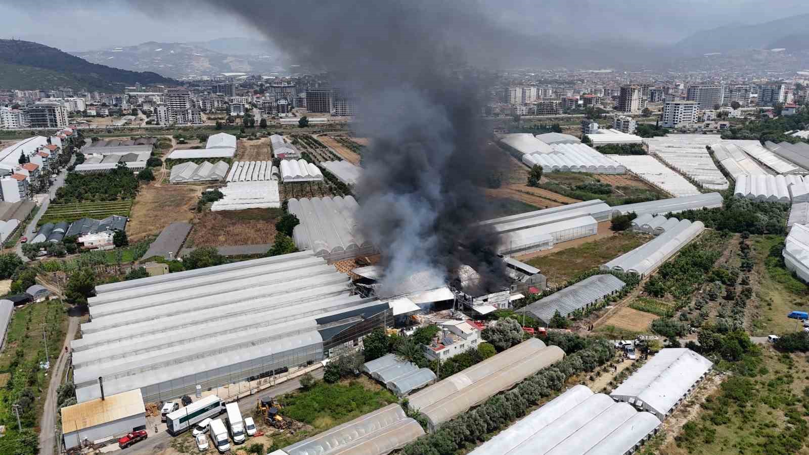 Fide &uuml;retim merkezinde yangın
