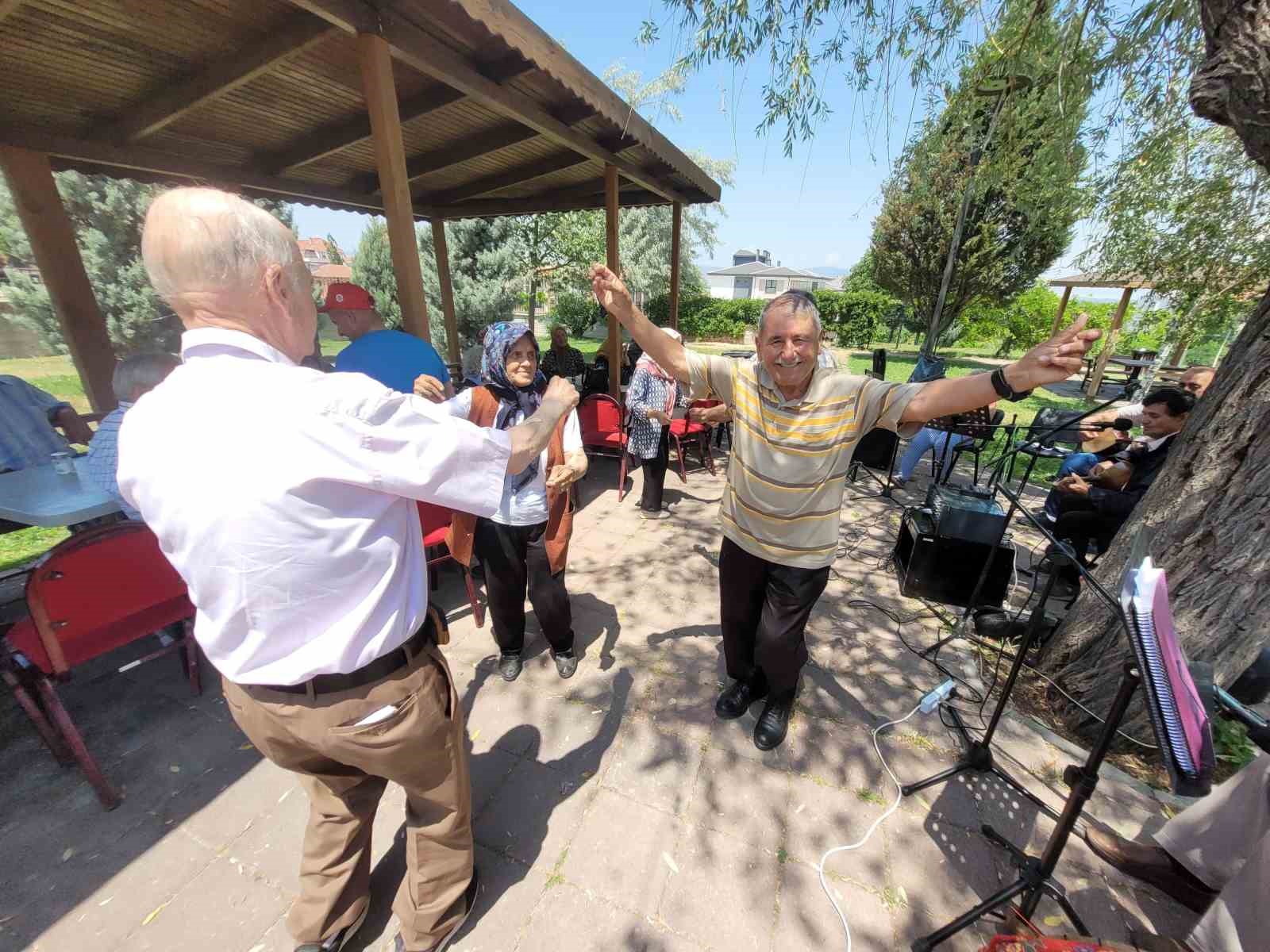 Odunpazarı Belediyesi’nden koca çınarlar için Babalar Günü kutlaması