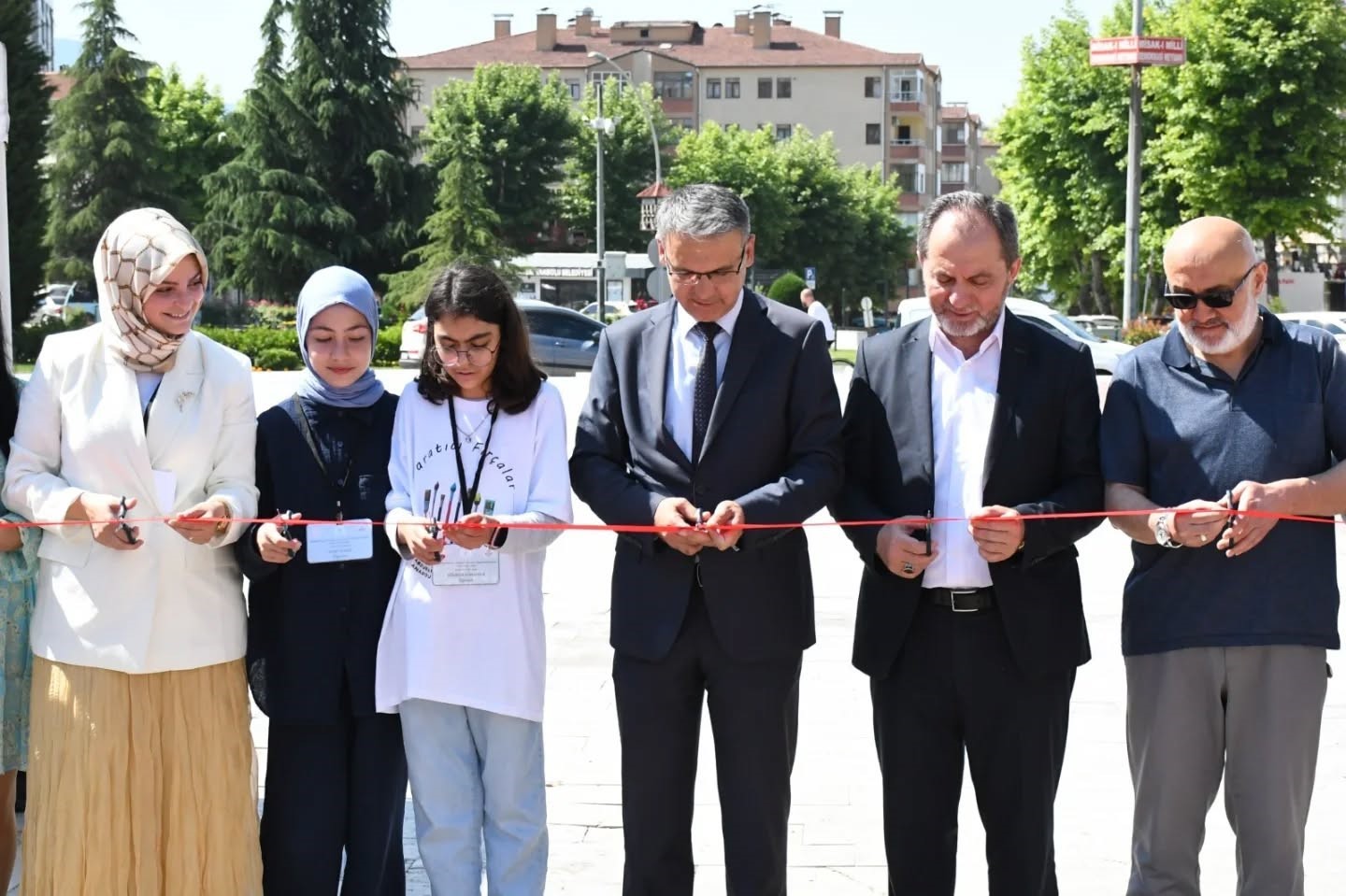 Öğrenciler tarafından yapılan resimler sergilendi
