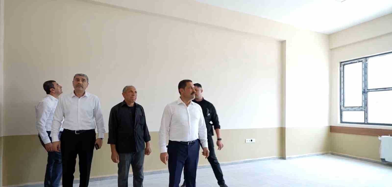 Reyhanlı&rsquo;da inşa edilen Jandarma Ortaokulu&rsquo;nun yapımında sona gelindi
