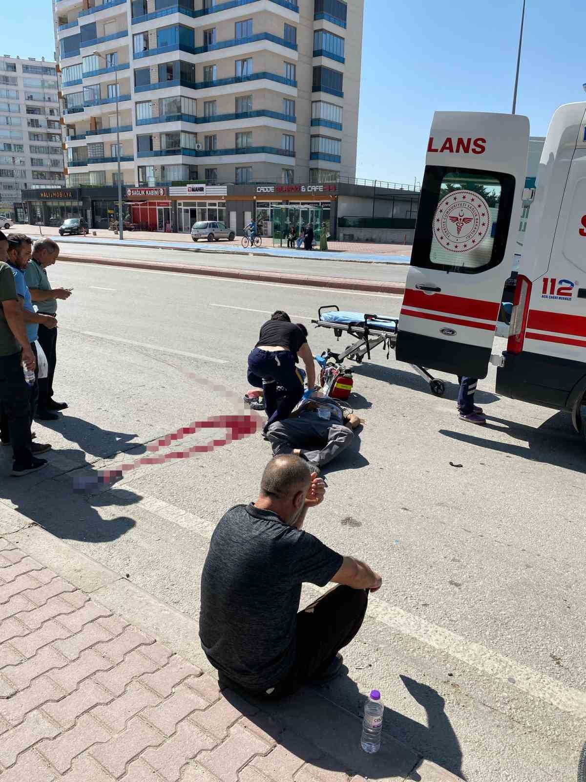 Otomobilin çarptığı bisikletli hayatını kaybetti