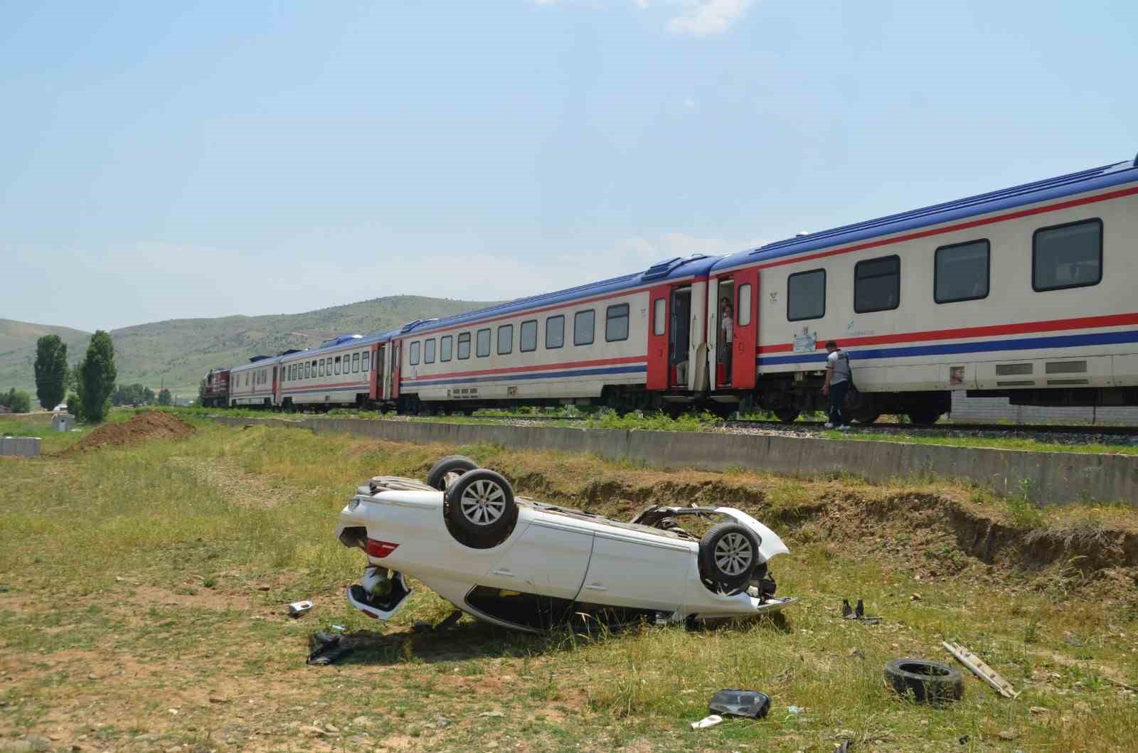 Muş’ta tren otomobile çarptı: 1 yaralı
