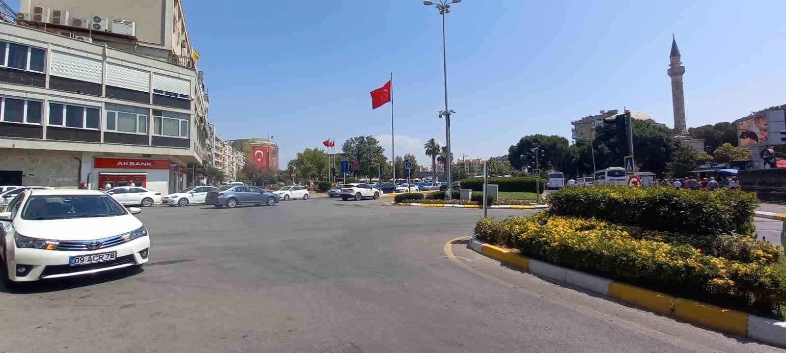 Aydın’da termometreler 39’u gösterdi, vatandaşlar gölgeye sığındı
