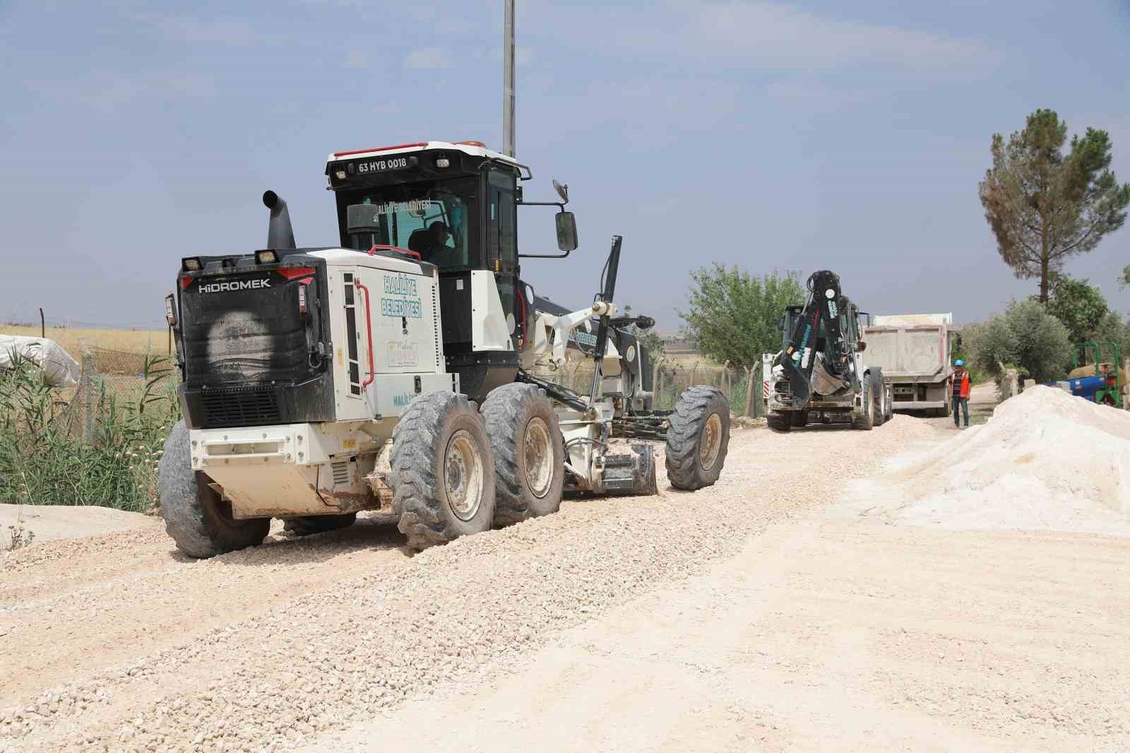 Asri Mahallesinde üstyapı atağı devam ediyor