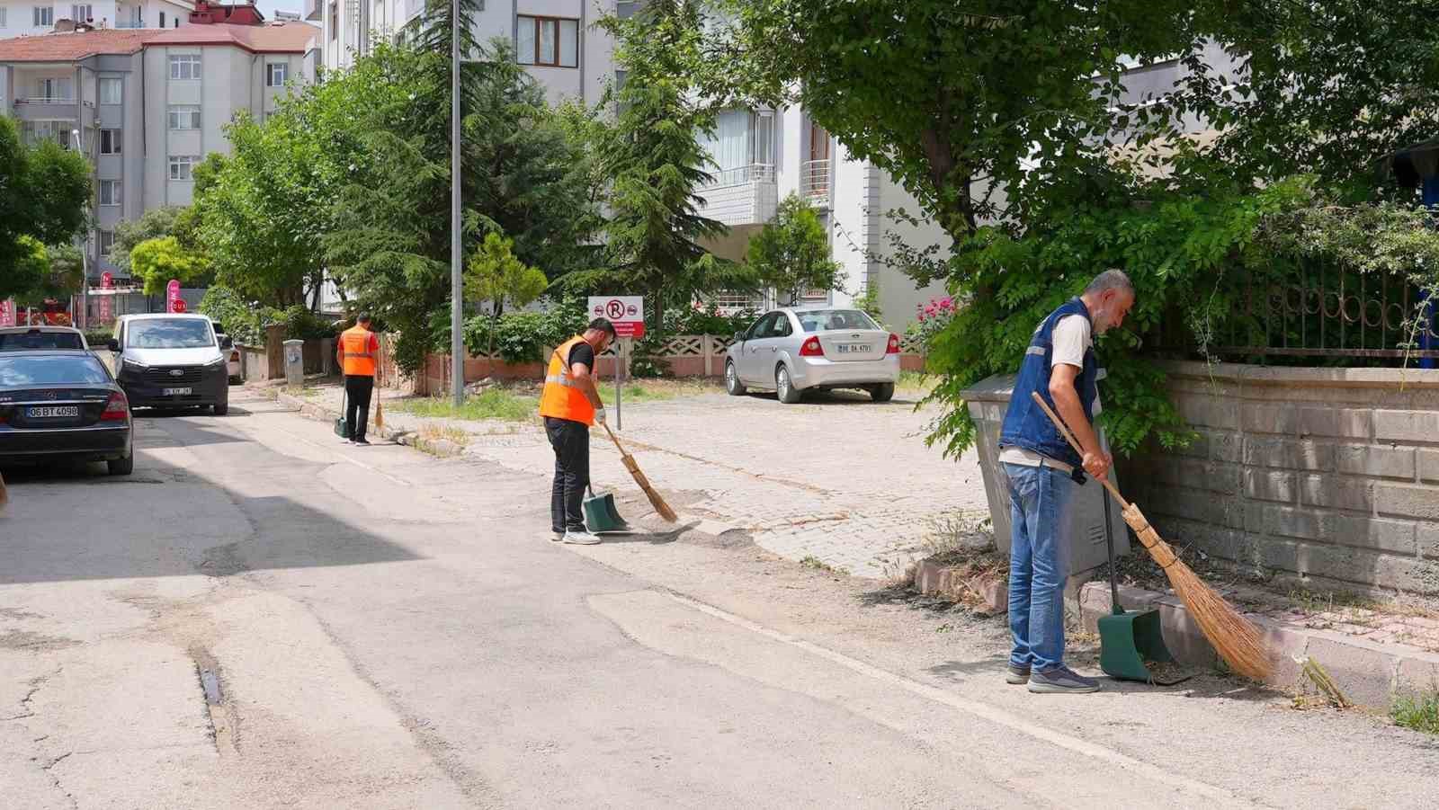 Elazığ’da mahalle temizlik çalışmaları sürüyor