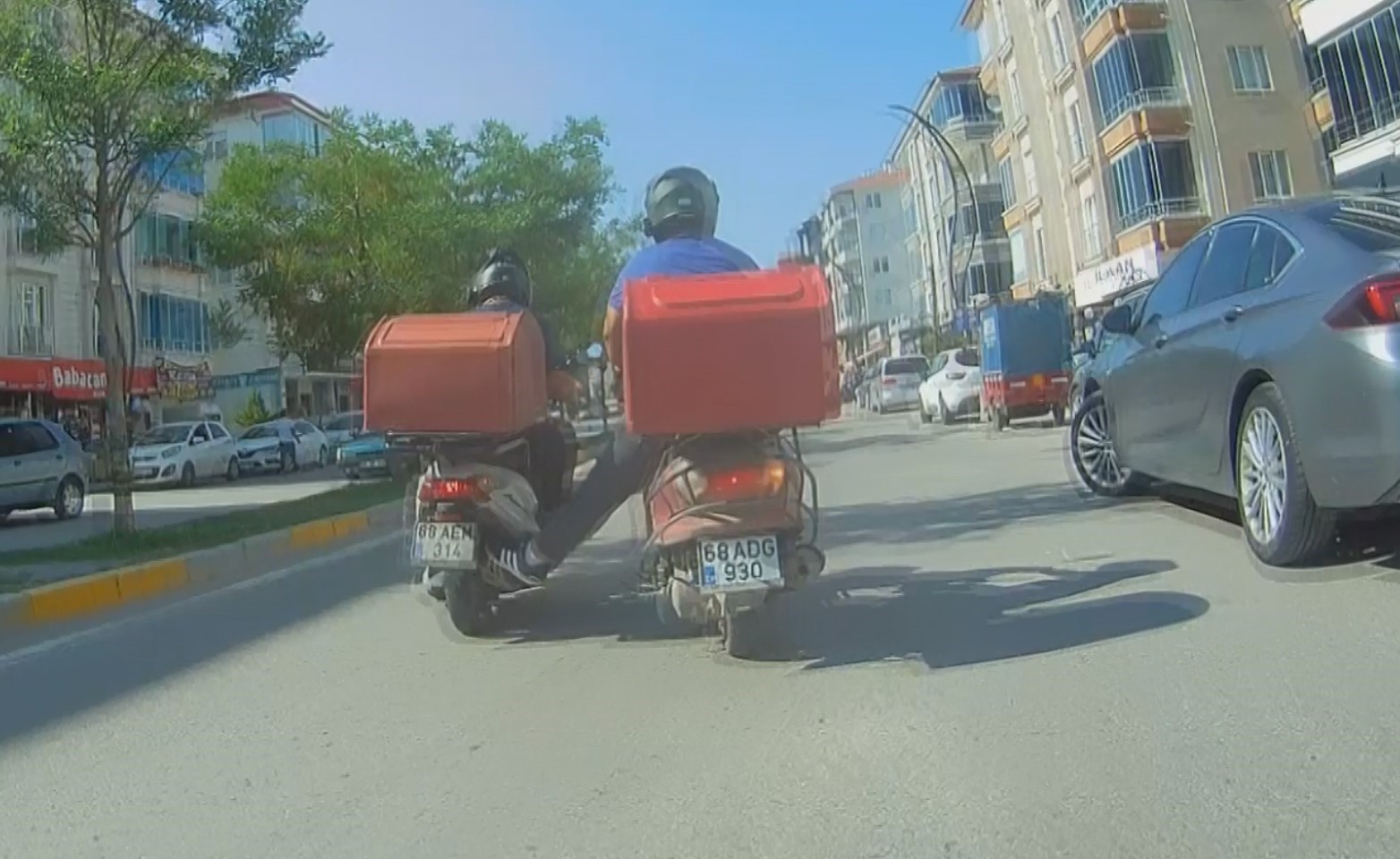 Kuryelerin tehlikeli yolculuğu y&uuml;rekleri ağza getirdi
