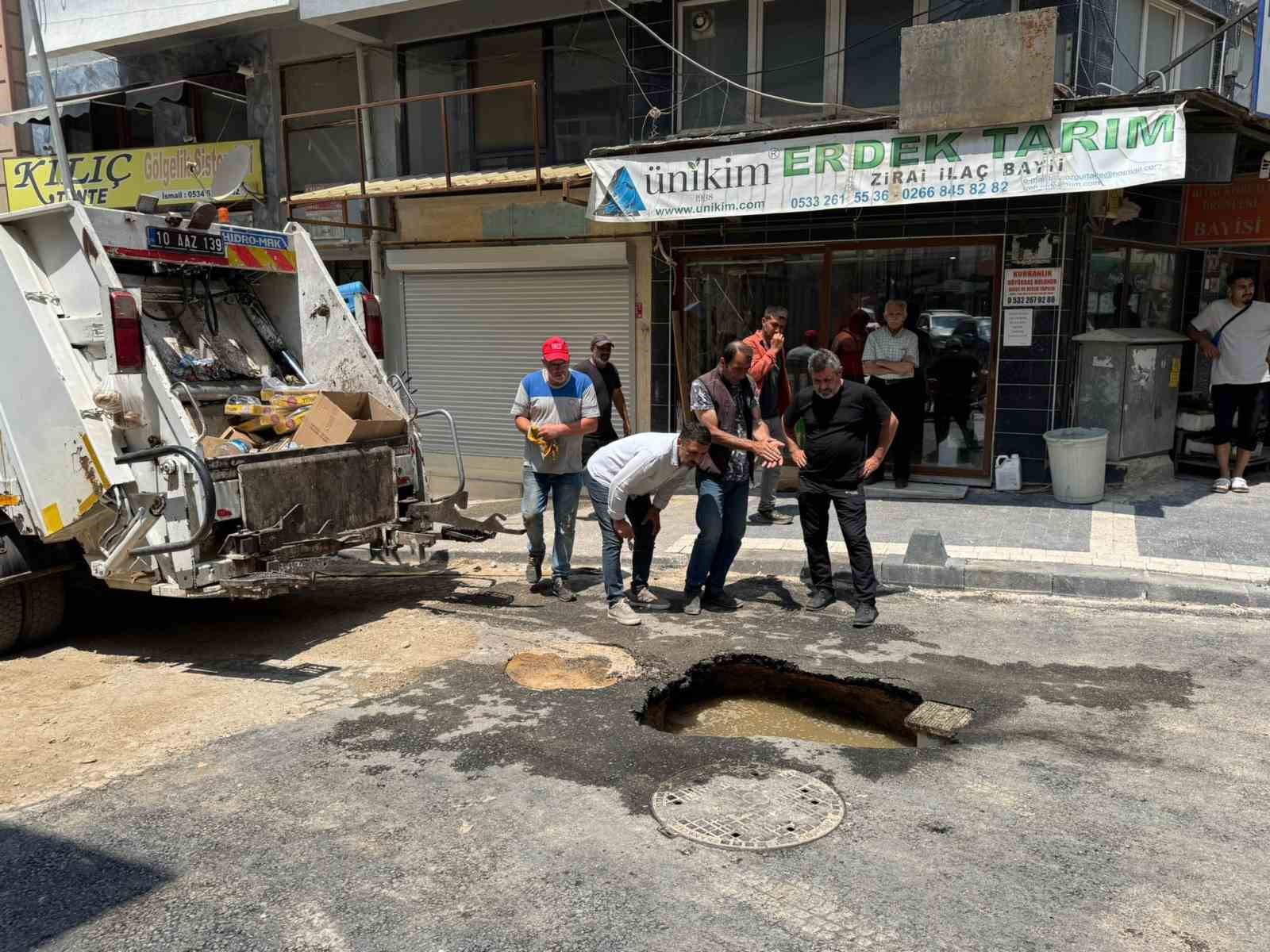 Erdek’te yeni yapılan yol çöktü
