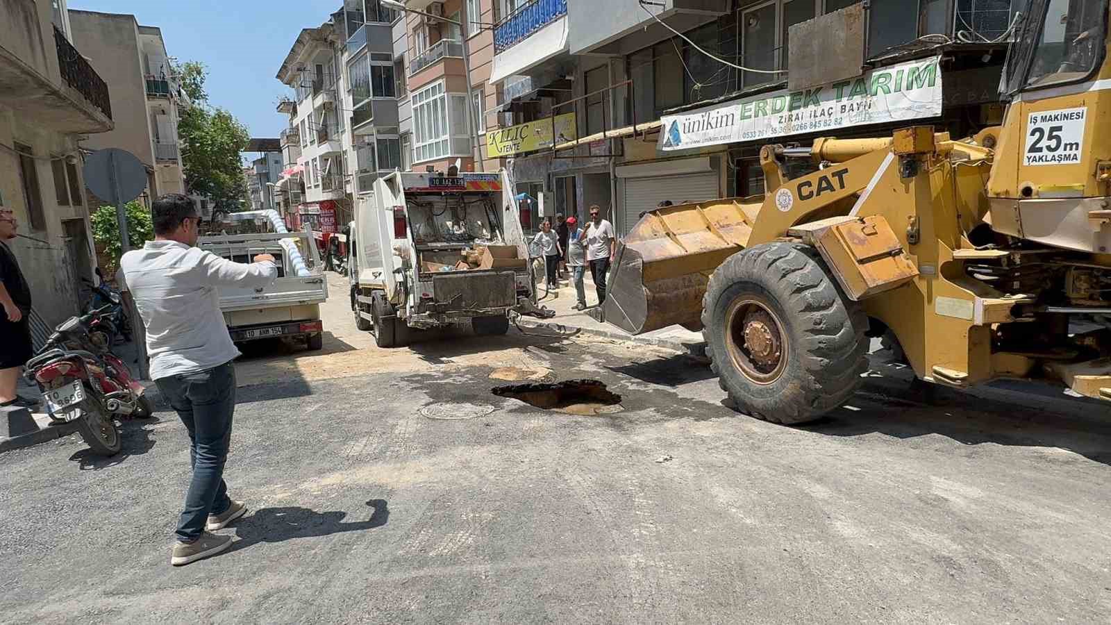 Erdek&rsquo;te yeni yapılan yol &ccedil;&ouml;kt&uuml;
