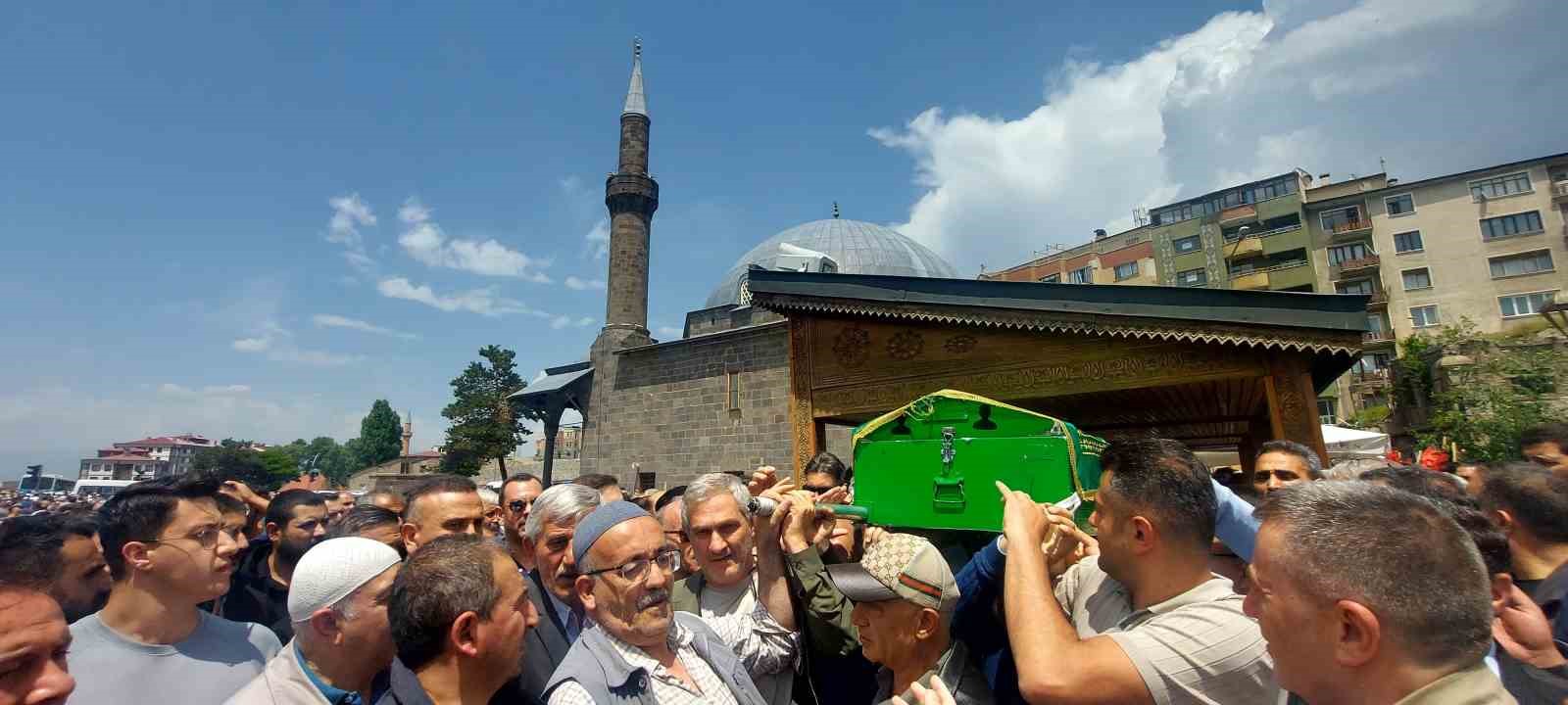 Kamil Polat dualarla uğurlandı
