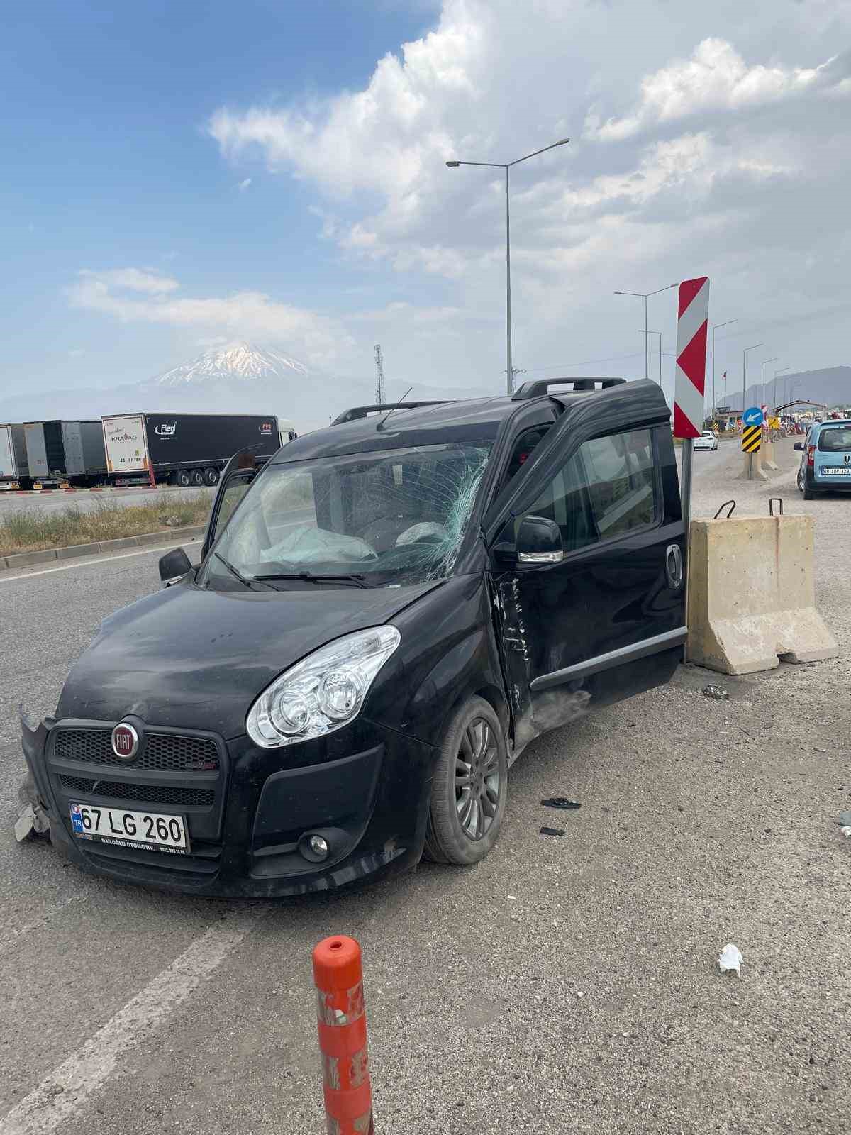 Doğubayazıt’ta trafik kazası 3 kişi hafif yaralandı