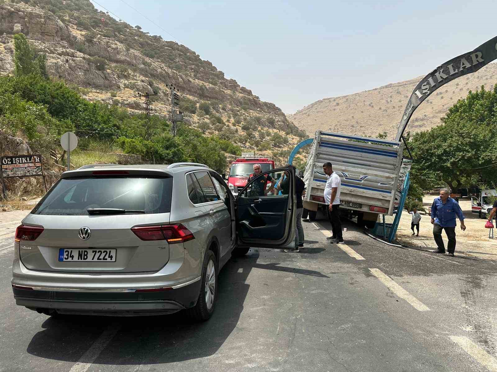 Mardin’de SUV ile kamyonet çarpıştı: 6 yaralı