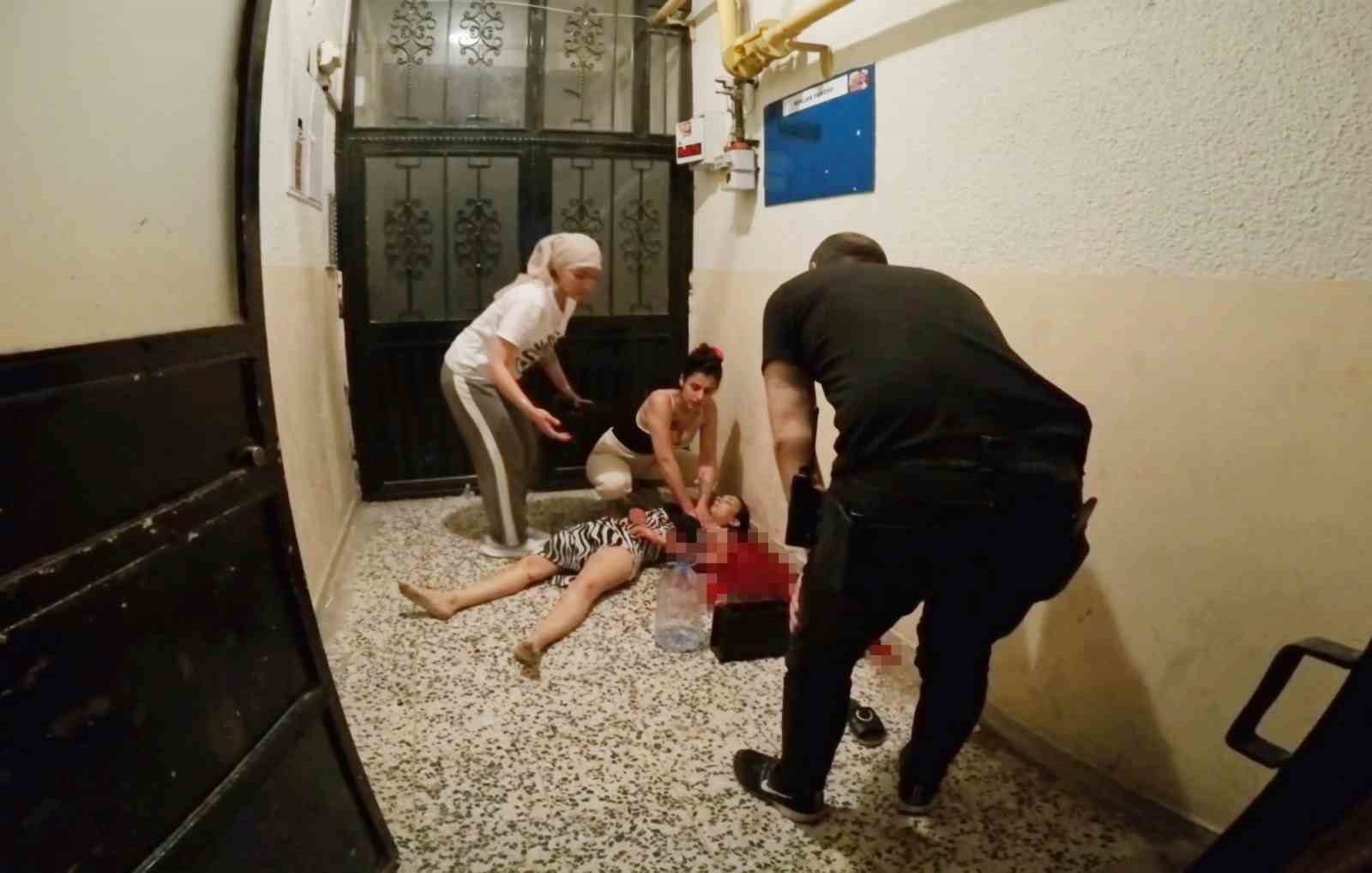 Genç kadın üvey kız kardeşini bıçaklayarak öldürdü