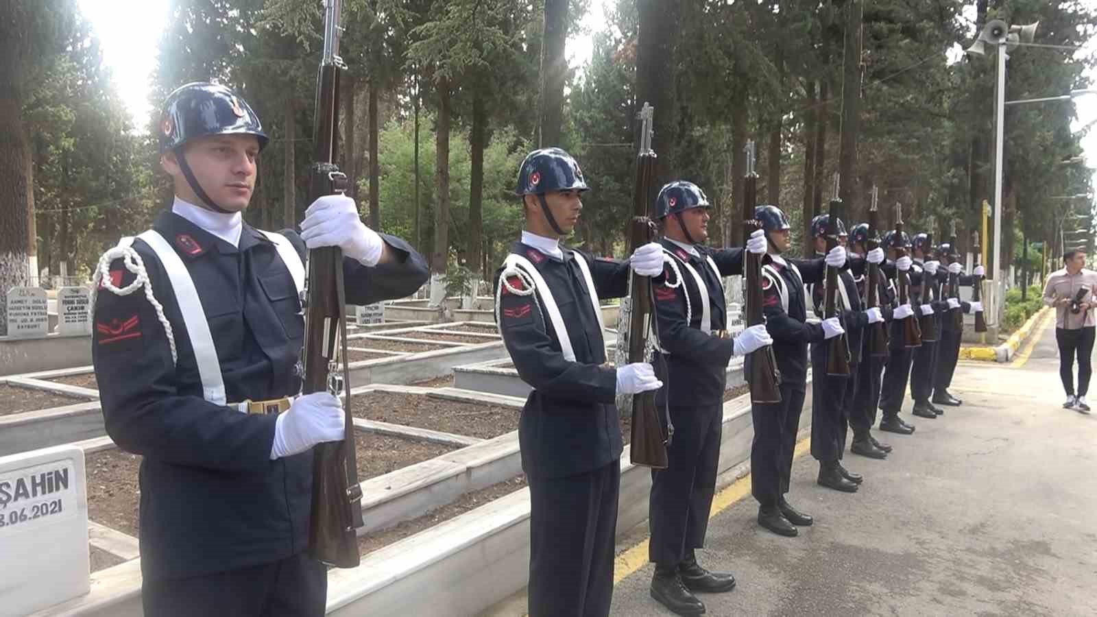 Yalova&rsquo;da jandarmanın kuruluş yıld&ouml;n&uuml;m&uuml;nde şehitler anıldı
