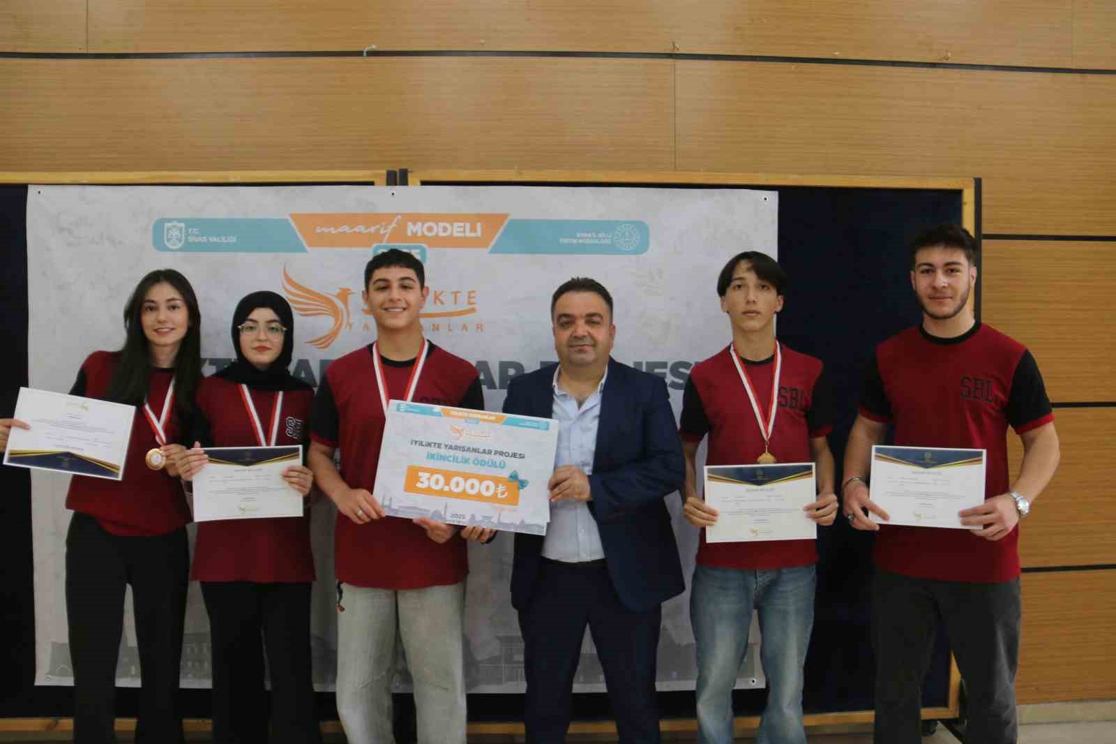 İyilik el&ccedil;ileri &ouml;d&uuml;llendirildi, &ouml;d&uuml;llerini Filistin&rsquo;e bağışladılar
