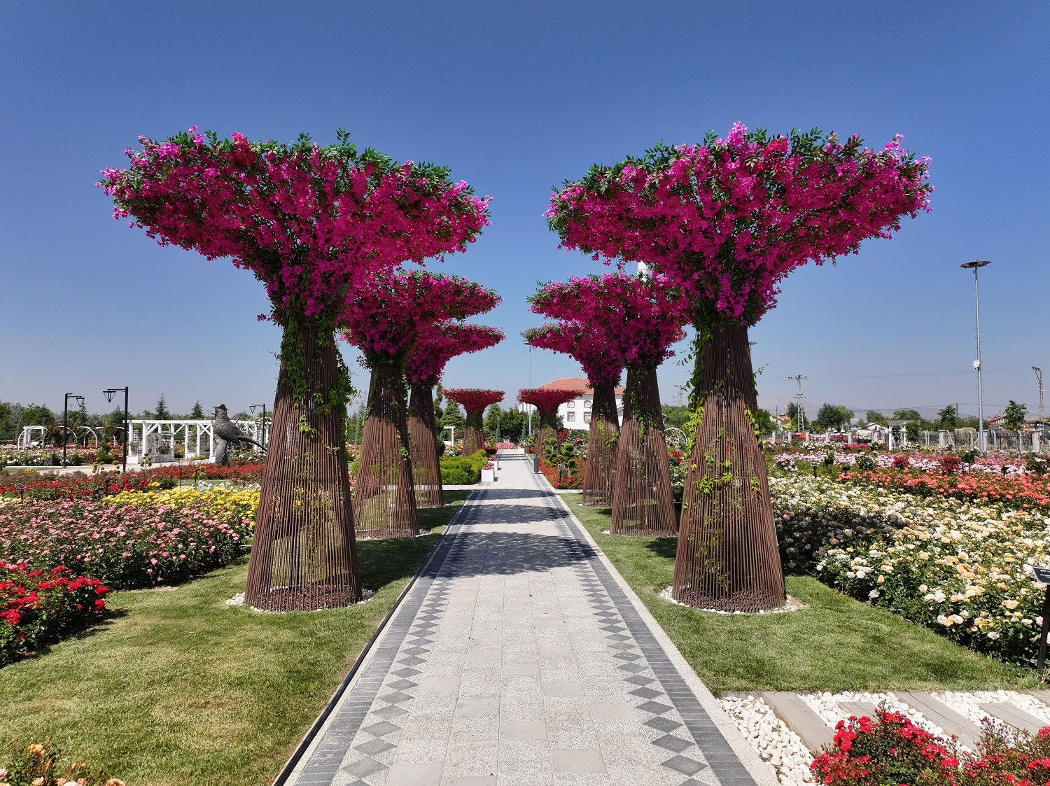 Karatay Mevlana Gül Parkı kapılarını açtı