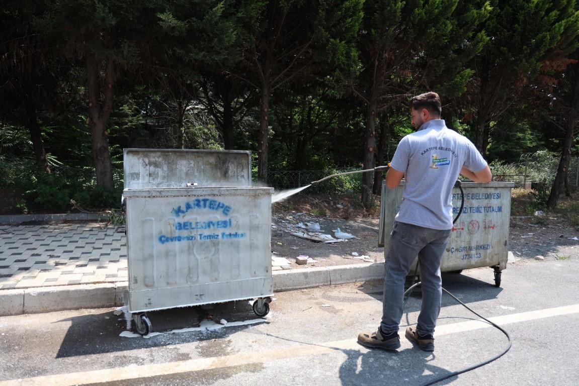Kartepe’e çöp konteynerleri yıkanıyor