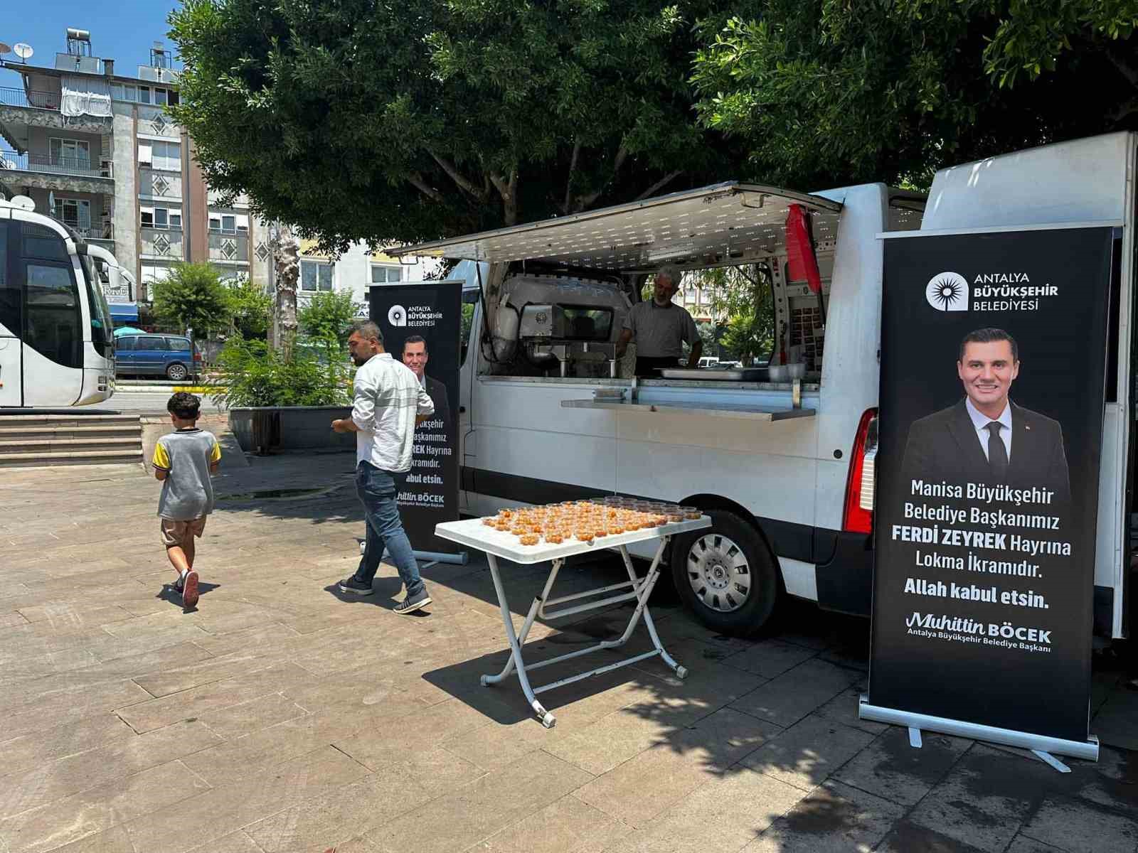 Antalya B&uuml;y&uuml;kşehir Belediyesi&rsquo;nden Ferdi Zeyrek i&ccedil;in lokma dağıtımı
