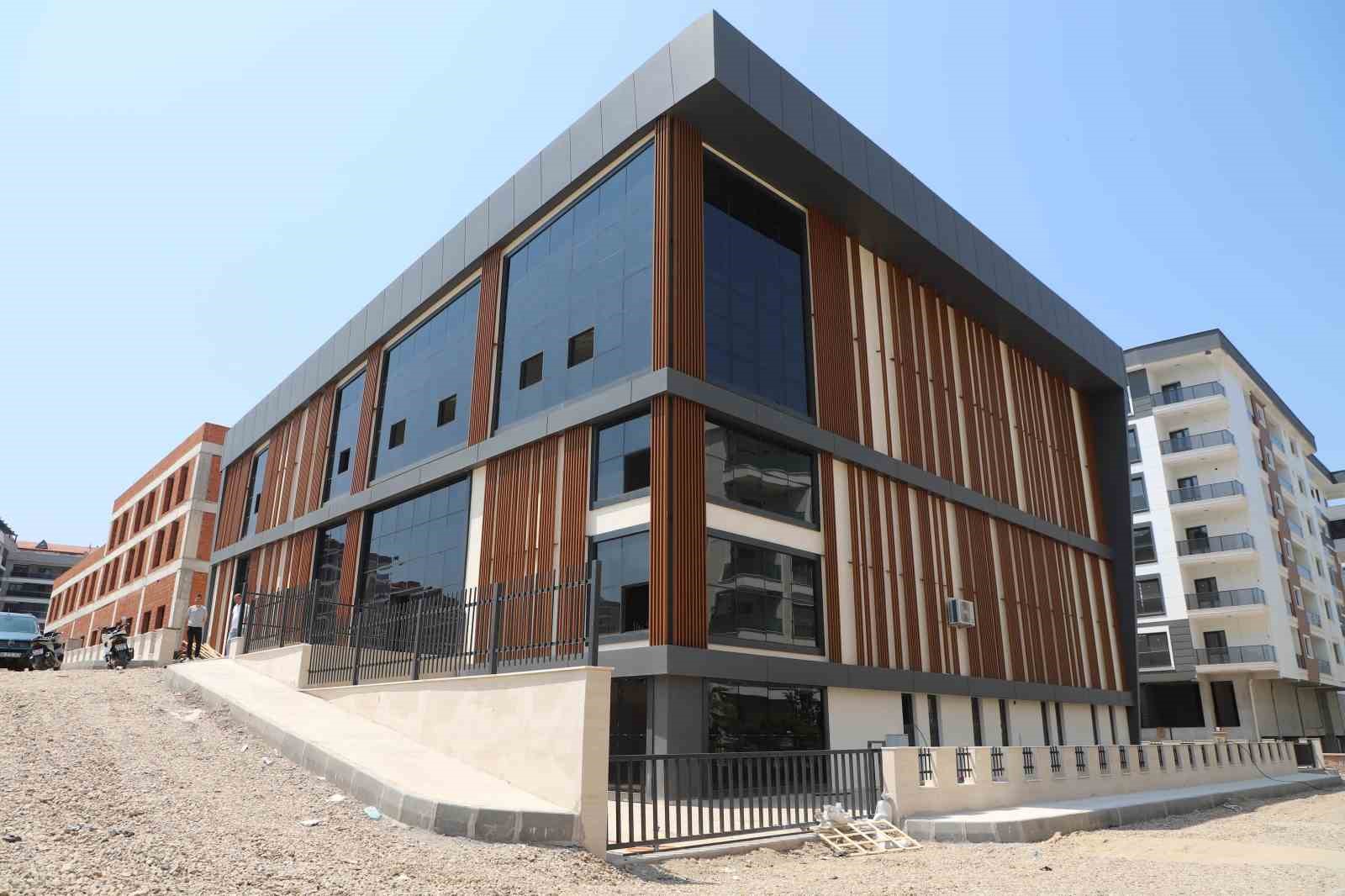 Başkan Akın: "T&uuml;m imkanımız ve g&uuml;c&uuml;m&uuml;zle Turgutlu i&ccedil;in &ccedil;alışıyoruz"
