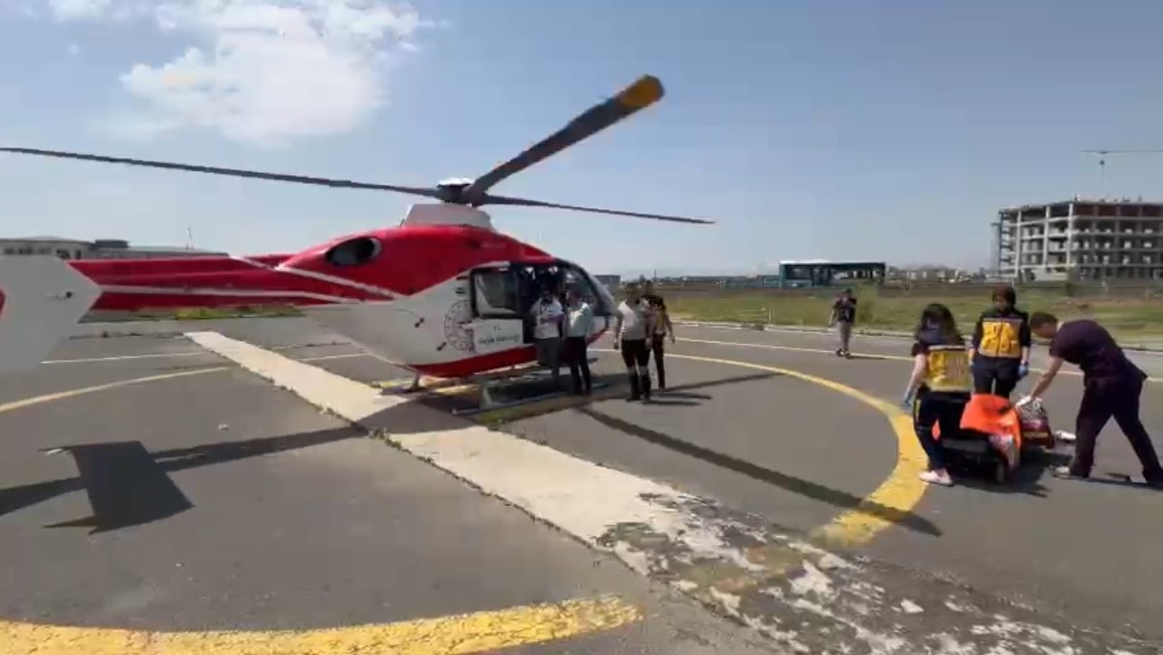 17 yaşındaki hasta helikopter ambulansla Ağrı’ya sevk edildi