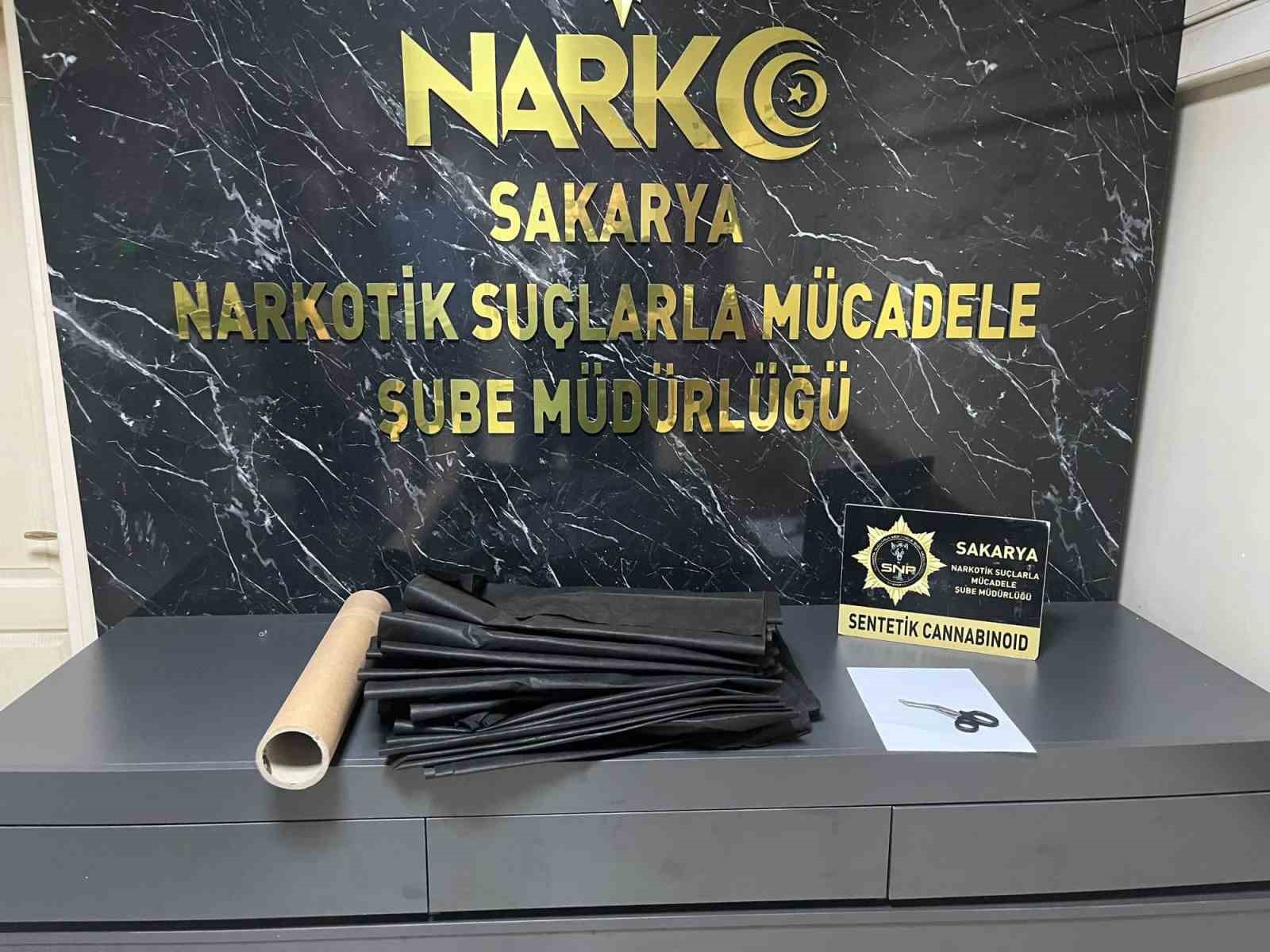 Uyuşturucu emdirilmiş kumaşları satıyorlardı, yakalandılar
