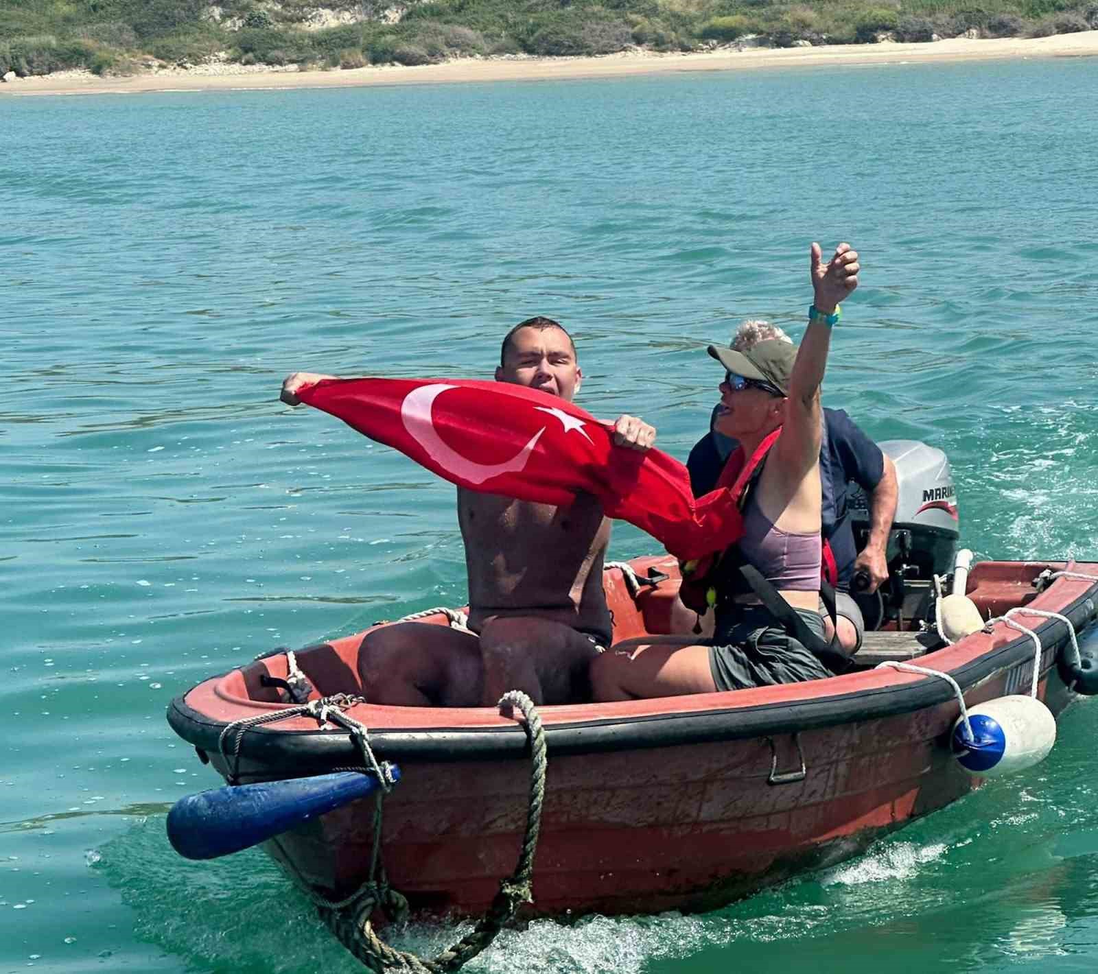 Tuna Tunca, Manş Denizi’ni yüzerek geçen otizmli ilk Türk sporcu oldu