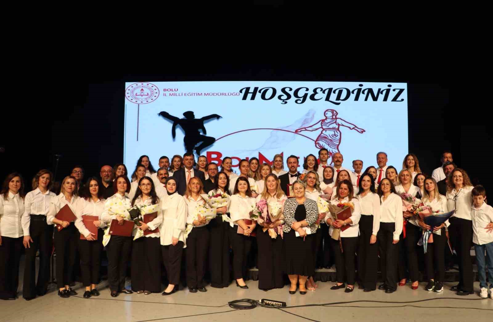 Öğretmenlerin türkü konseri beğeni topladı