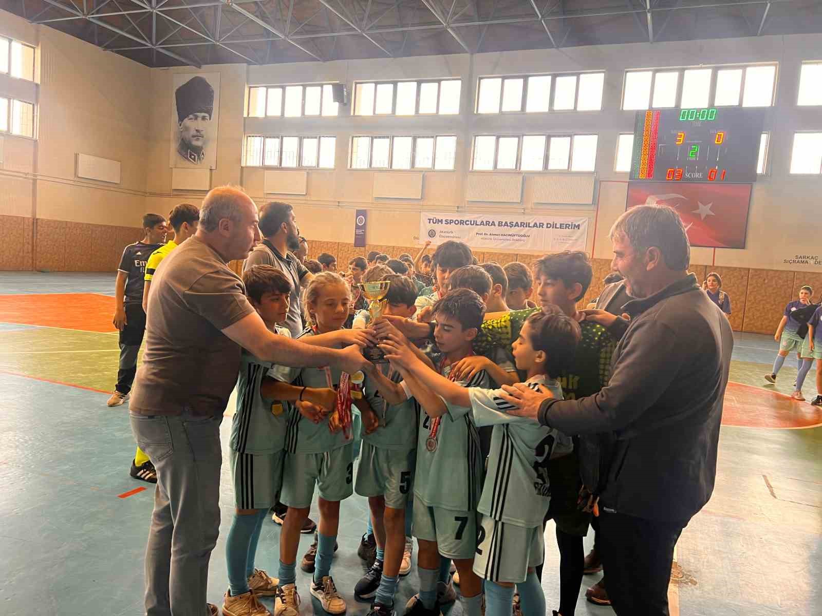Sabancı çifte şampiyon
