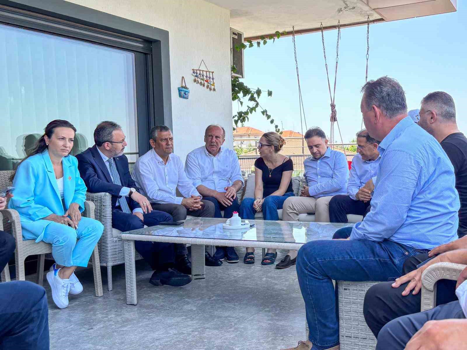 Bakan Kasapoğlu’ndan merhum Başkan Zeyrek’in ailesine taziye ziyareti