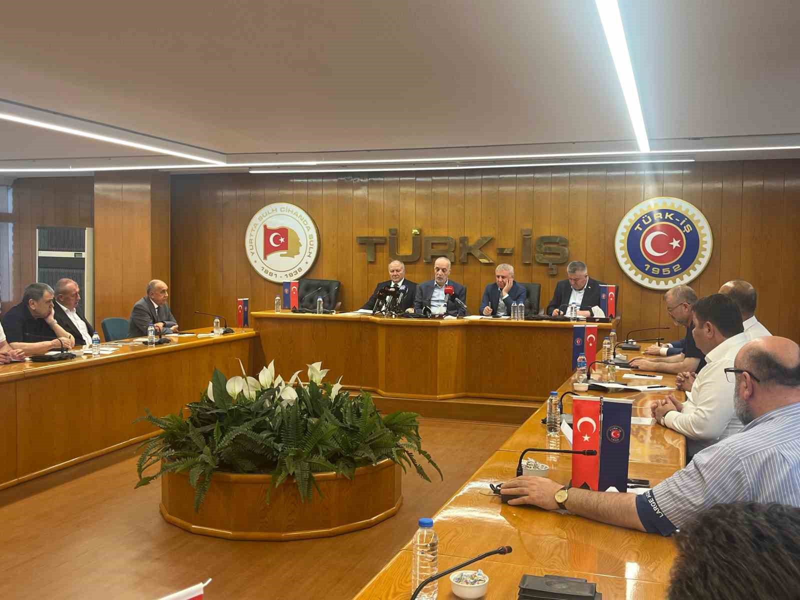 TÜRK-İŞ Genel Başkanı Atalay’dan TÜHİS’in teklifine ilişkin açıklama