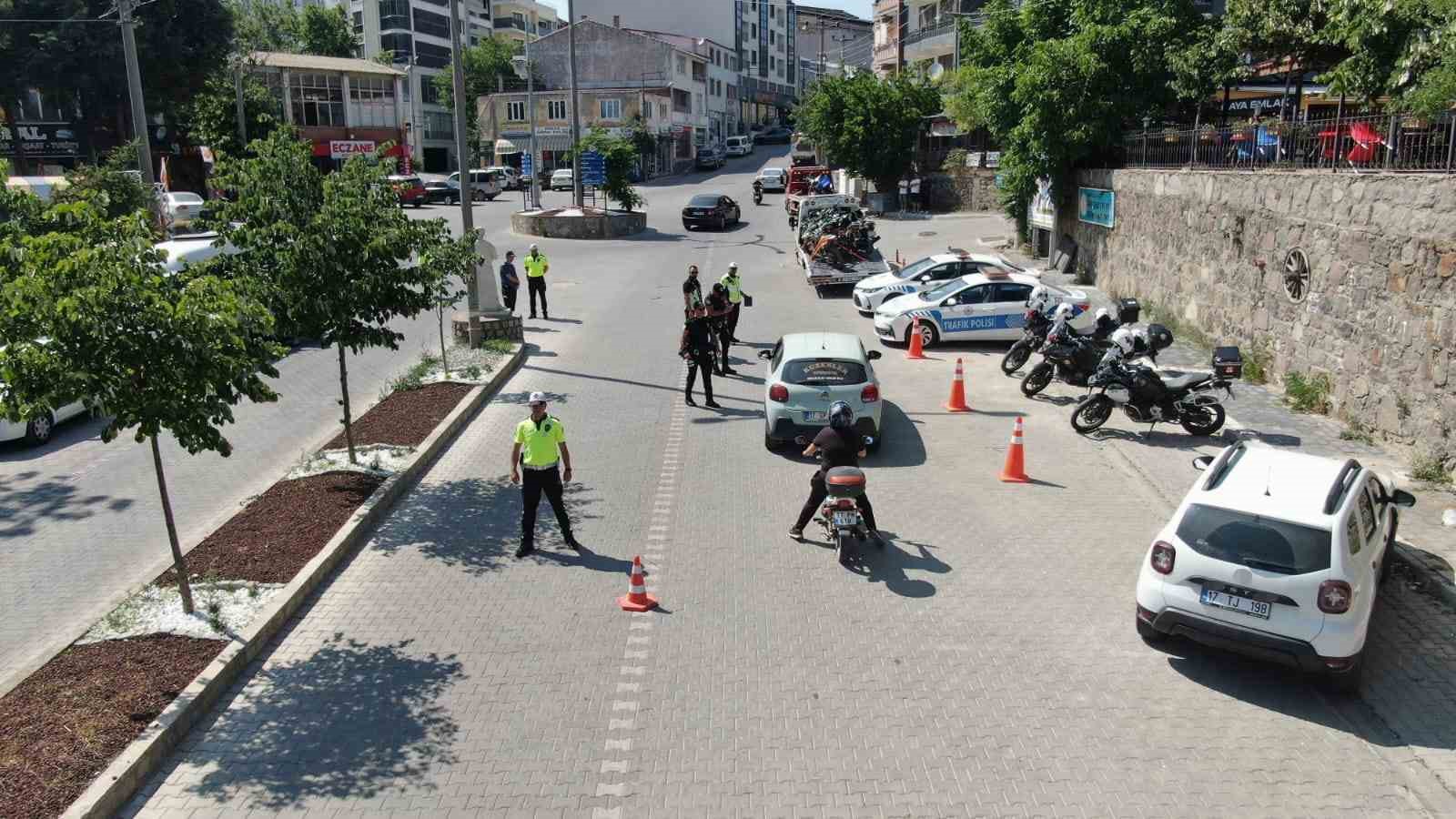 Ayvacık’ta trafik ve asayiş uygulaması