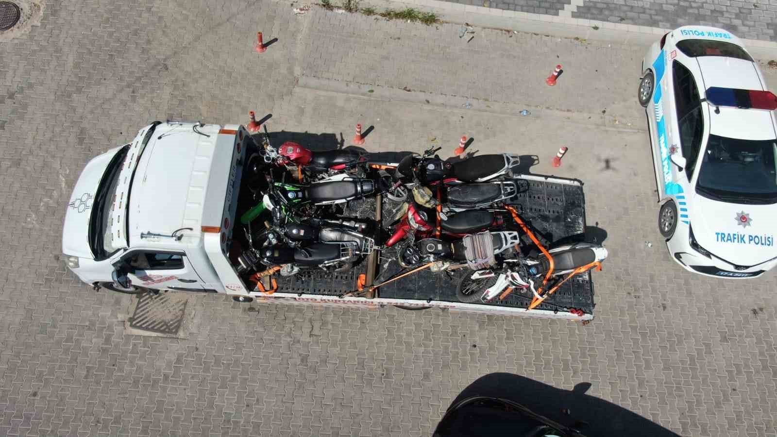 Ayvacık&rsquo;ta trafik ve asayiş uygulaması
